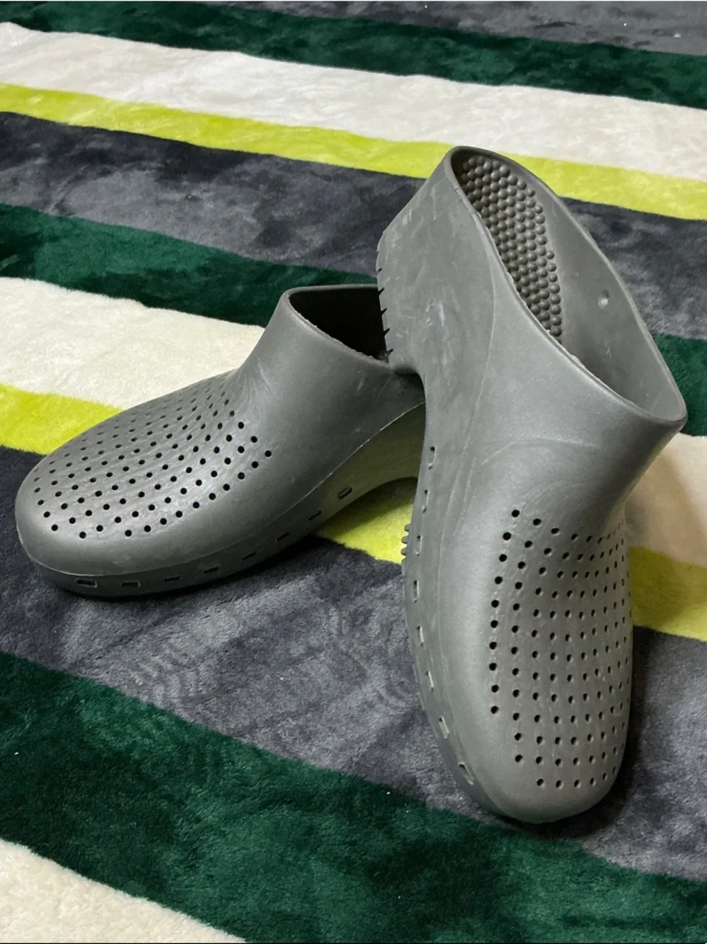 Men's Calzuro Professional Clogs with Holes Size 8-8 1/2-9 - Picture 2 of 12